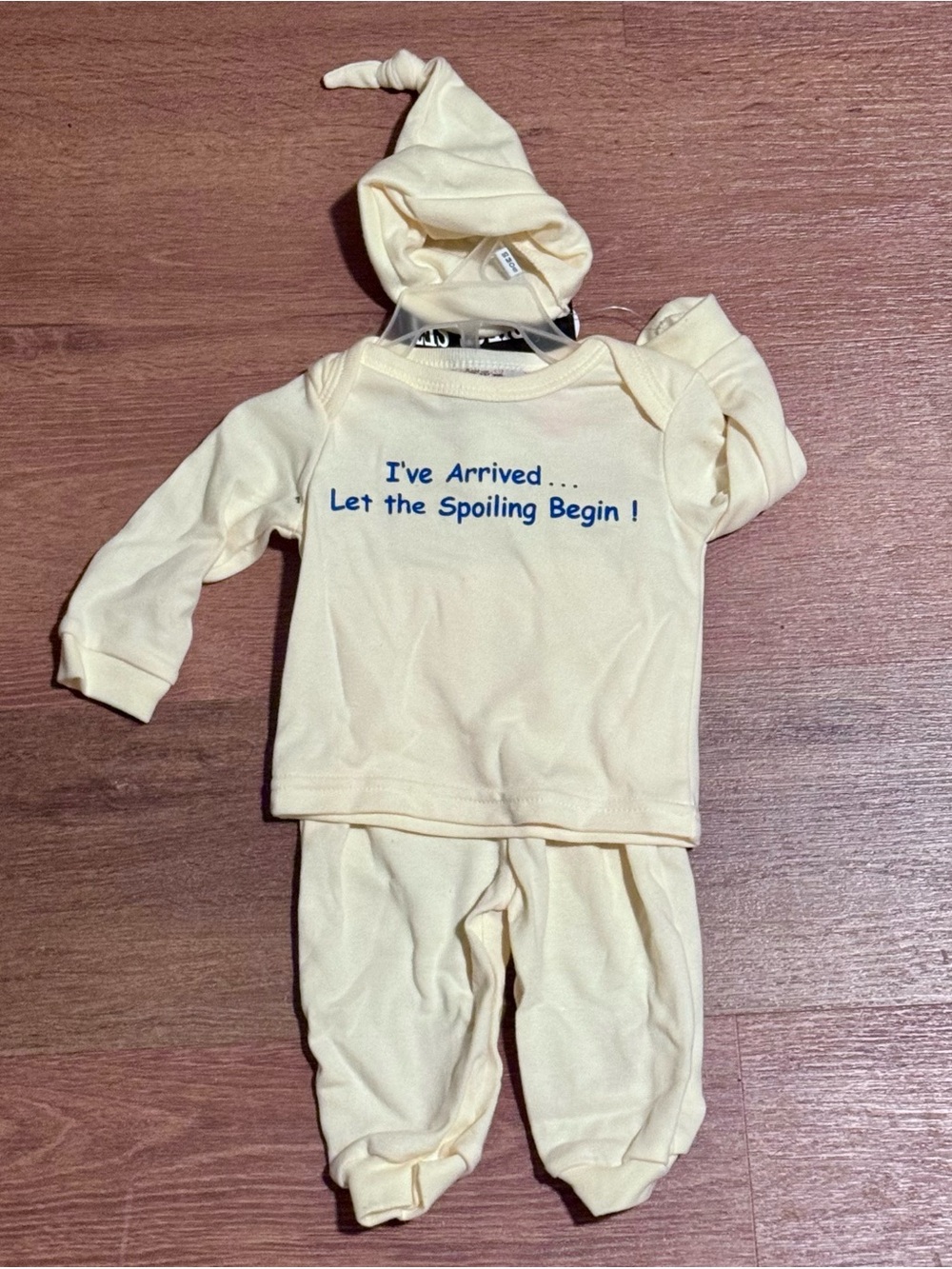 Yellow Baby Three-Piece Set including Knotted Hat - "I've Arrived", 0-3M, NWT